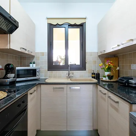 Tranquil Kyklades Bc6, Walk To