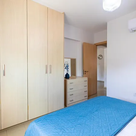 Tranquil Kyklades Bc6, Walk To Paralimni